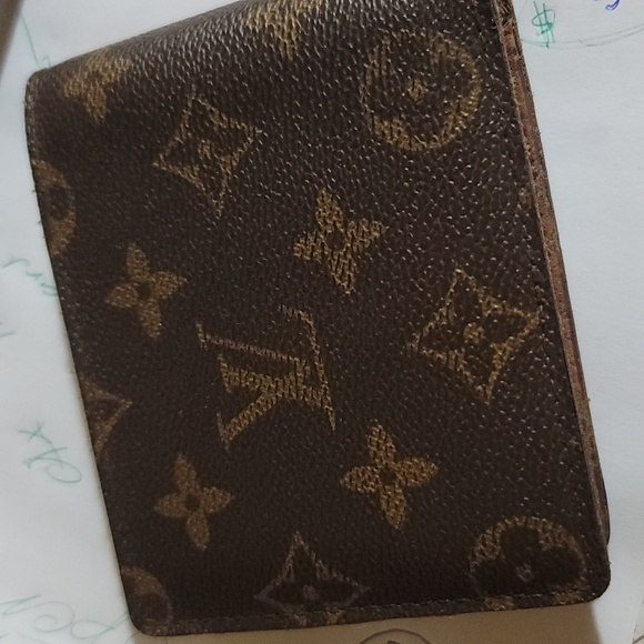 Louis Vuitton - Picture 2 of 12